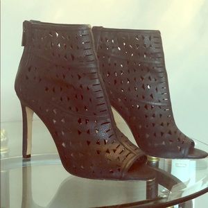 Great condition Vince Camuto High Heeled Booties